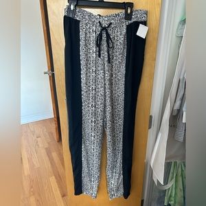 Walter baker pants women’s size M. NEW WITH TAGS!! Never worn